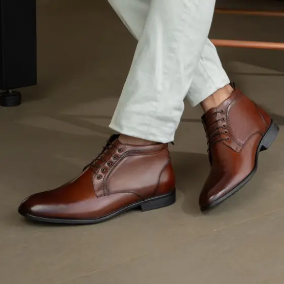 Bota Masculina De Couro Nobre Coturno Trabalho Passeio Sola de Borracha Antiderrapante Premium