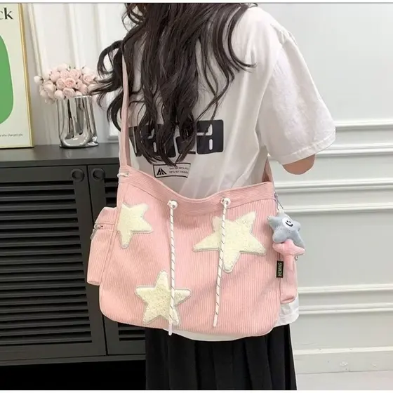Bolsa Grande  de Veludo com Estrela