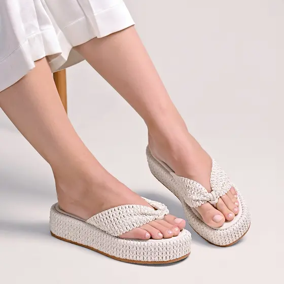 Sandália de Dedo Feminina Ráfia Flat de Palha Natural Búzios Praia Resort Verão Leve Papete Slide