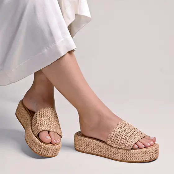 Sandália Feminina Flat de Palha Ráfia Natural Búzios Praia Resort Verão Leve Papete Slide