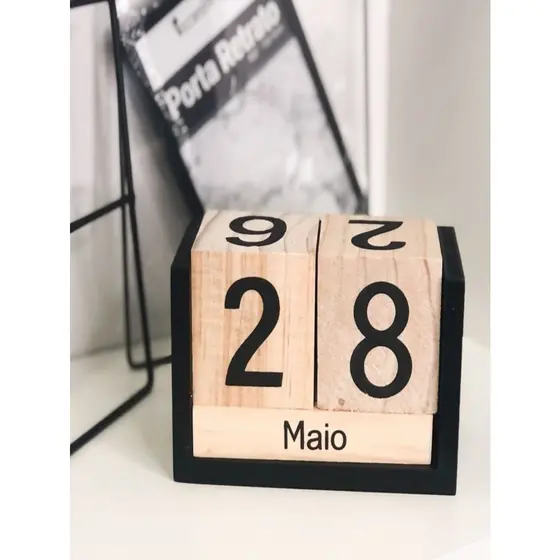 Calendário Permanente Decorativo Cubo De Mesa Madeira