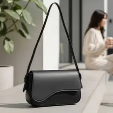 Bolsa Feminina de Mão e Ombro Baguete.