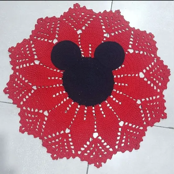 Tapete Crochê Mickey Feito a Mão. Tapete Crochê. Tapete Mickey.