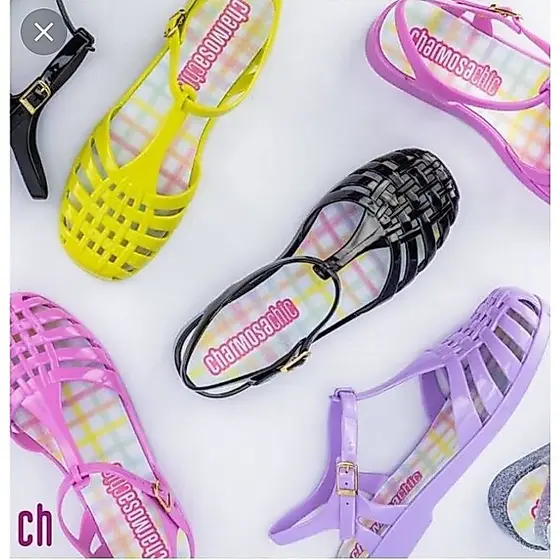 Sandália Infantil Menina Charmosinhachic  Modelo Aranha Fechadinha