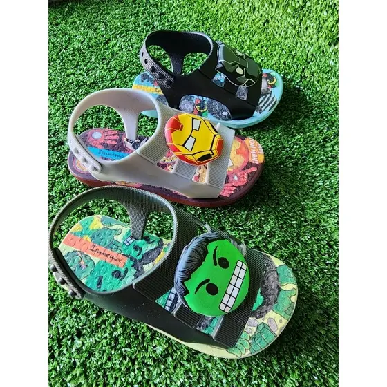 Sandália Infantil Menino Ipanema Vingadores Hulk Gato preto Homem de Ferro Chinelo Baby Marvel Super macia