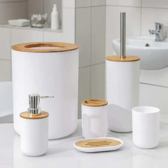Kit Banheiro Lavabo 6 peças Pvc Porta Escova Saboneteira Lixeira Tampa de Bambu e Escova Sanitária