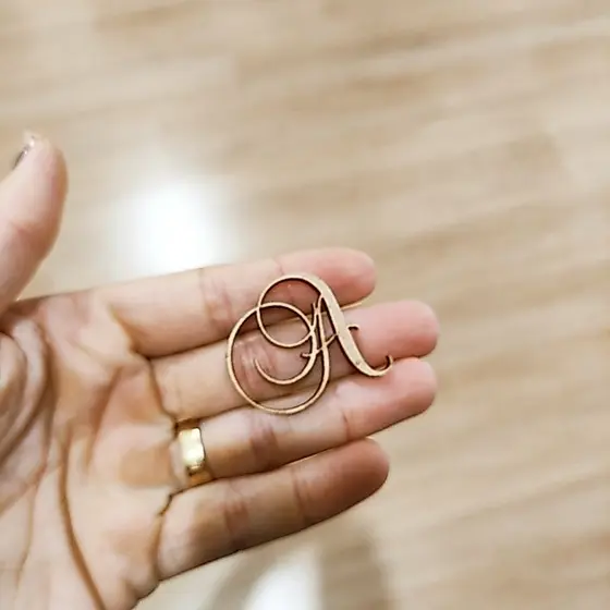 Aplique Letras Iniciais Cursivas em MDF Lembrancinhas Lacre de Convites kit  Letras