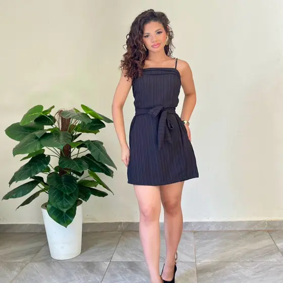 Macaquinho Vitória com alcinha regulável com Bojo Short Saia- Preto