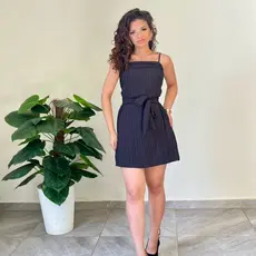 Macaquinho Vitória com alcinha regulável com Bojo Short Saia- Preto