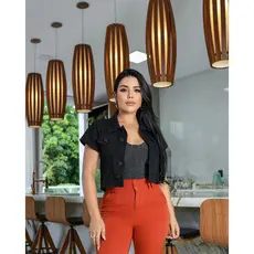 Jaquetinha Feminina Jeans  Manga Curta Cropped Moda Evangélica e Executiva