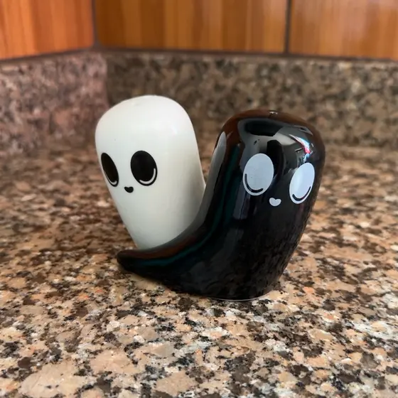 Par de saleiro e paliteiro fantasminha halloween de porcelana