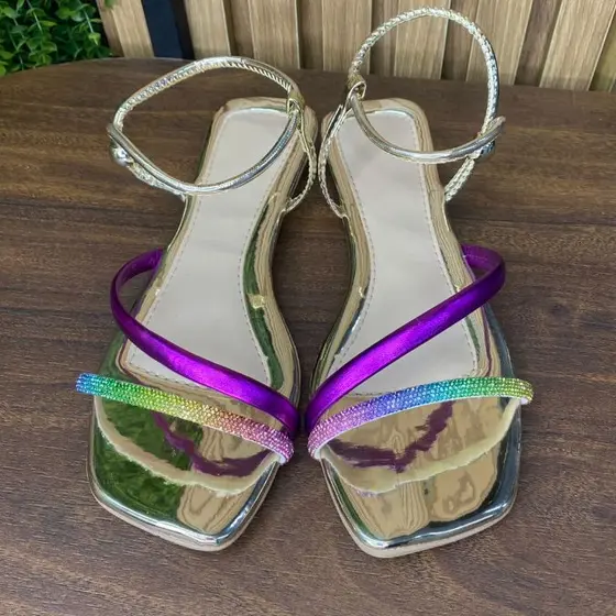 Sandália feminina Sandália tira dupla Sandália strass