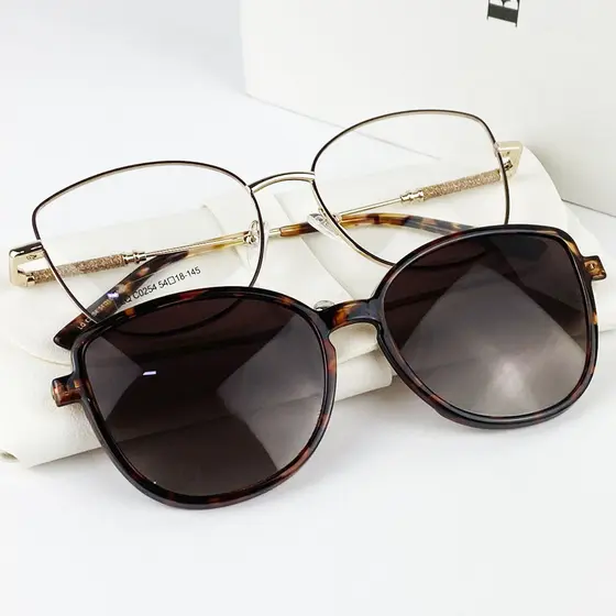 Armação De Óculos Feminino  Com Clipon 2 Em 1 Metal Envio rapido