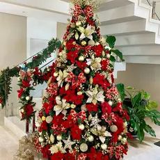 Arvore de Natal Pinheiro Grande Arvore 2 Metros Pinheiro de Natal Verde Pé Ferro Plastico 600 Galhos