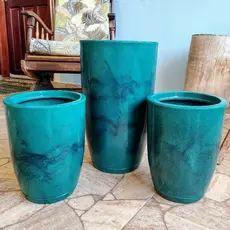 Kit com 3 Vasos de Polietileno Para Plantas, Flores, Jardim e Decoração - Cone Bojo N1, N2