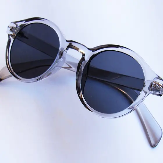 Óculos de Sol Redondo Acetato – Lente UV400, Médio, Unissex com Estojo