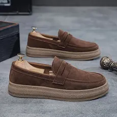 Mocassim Masculino Casual Slip On Marrom/Preto Camurça Sintética Sola Alta Texturizada Confortável