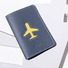 Porta-Passaporte Maktub 14,5 x 10,3 cm com Espaço para 3 Cartões