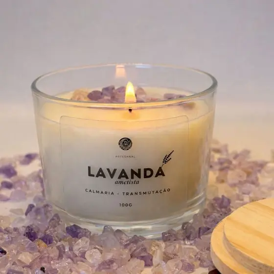 Vela Aromática Artesanal com Cristais | Lavanda, Alecrim e Flor de Cerejeira | Coração e Porta Fósforo