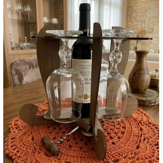Adega Suporte de 4 taças e Vinho ou Espumante 1L para Mesa Em Madeira MDF