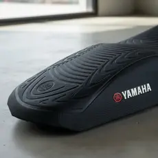 Capa banco de moto emborrachada 3D Preta universal Yamaha