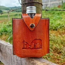 Porta Whisky / Cantil de Couro Símbolo de Oração Legitimo de 180ml Luxo!!