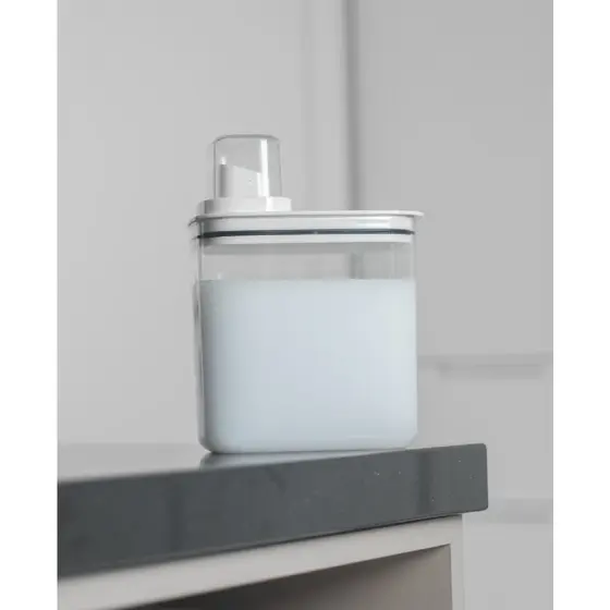 Dispenser Flow c/ Tampa Dosadora Porta Sabão Em Pó Líquido Amaciante Transparente Lavanderia Ou