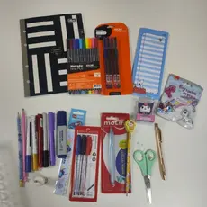 KIT Completo CAndy Tudo isso na Promo Melhores Marcas Canetas Marca Texto Corretivo Bloco de Anotação Material Escolar