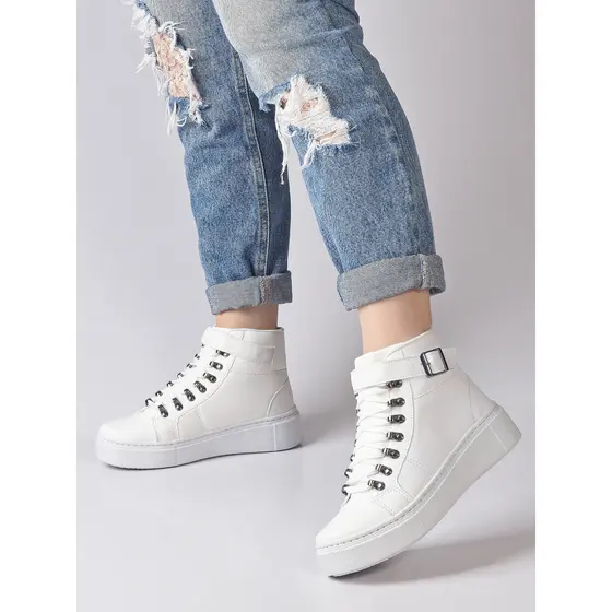 Tênis Botinha Feminino Branco Solado Alto Fivela Cano Médio