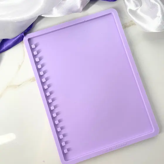 Molde de silicone para resina capa de agenda A5 wire-o. Furos quadrados.