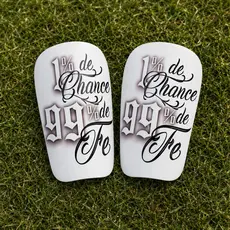 Caneleira Personalizada Futebol society "1% De Chance 99% DE Fé"