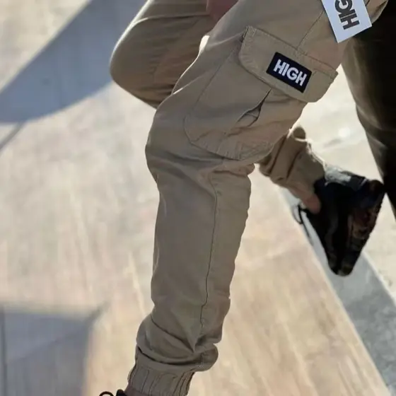 Calça Cargo Jogger Masculina com Bolso Lateral