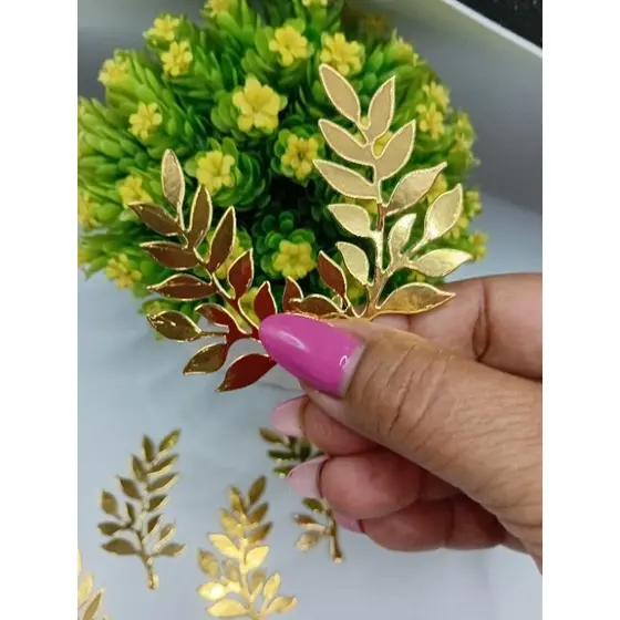 Kit 24 Recortes de folhas em Lamicote Dourado Frente e verso. Artesanal, convites, topo de bolo, decoração.