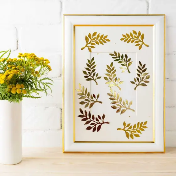 30 Unidades de recortes Dourado Lamicote para Decoração/ convites/artes
