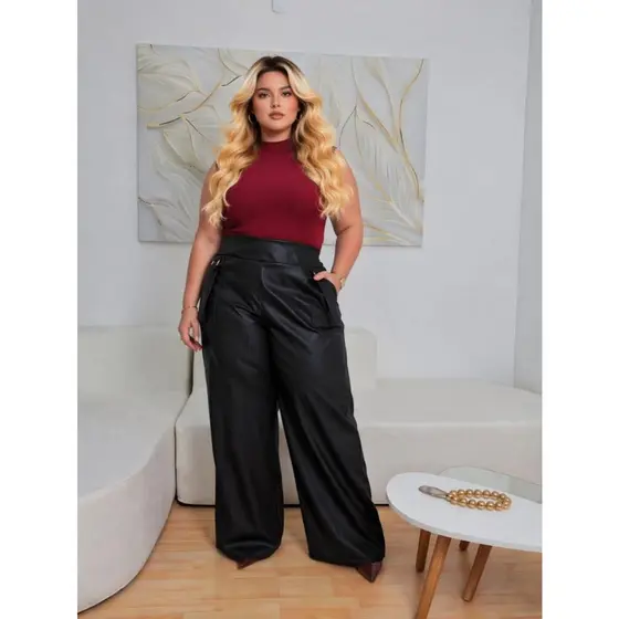 Calça Pantalona Plus Size Preta Em Courino Com Elástico