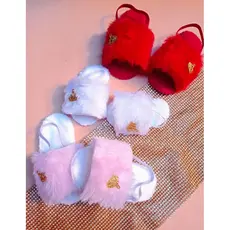 Sandália/sapatinho de bebê com pelúcia
