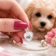 Berloque Cachorro Poodle Branco Pet Banhado a Prata Cachorrinho