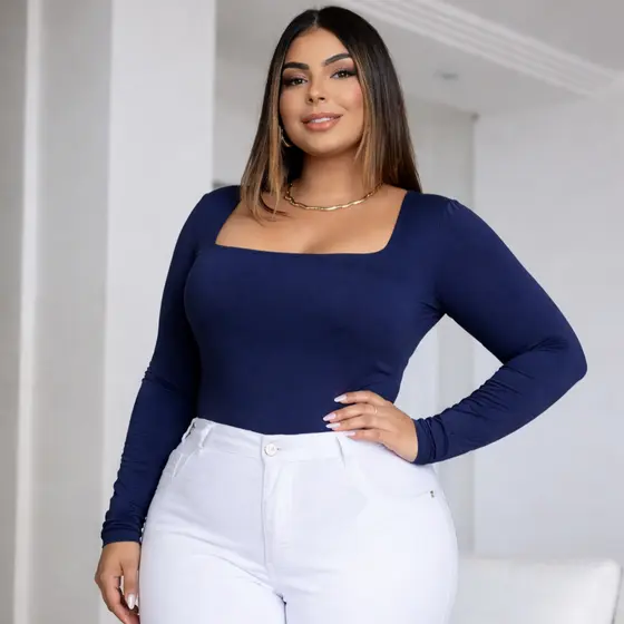 Blusa Feminina Plus Size Decote Quadrado Manga Cumprida – Conforto, Não Marca e Caimento Perfeito