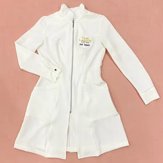 Jaleco Feminino Gola Padre Manga Longa Com Bordado Personalizado Com Seu Nome Logo Esteticista