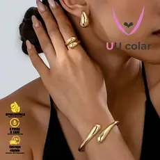 Elegância Dourada: Conjunto de pulseira, anel e brincos em formato de gota