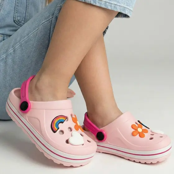 Sandália Menina Infantil Adulto com Apliques Coloridos Conforto Antiderrapante