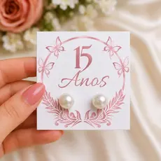Kit 50 Pares de Brincos de Pérola – Lembrancinha 15 Anos com Tag Personalizada