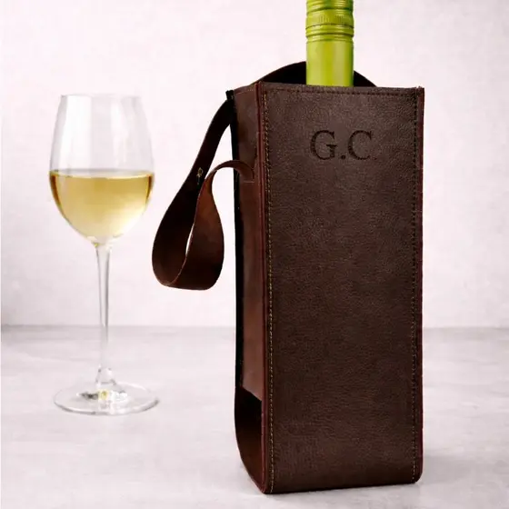 Porta Vinho Personalizado Brindes e Presentes Especiais em Material Premium Resistente com Inicial