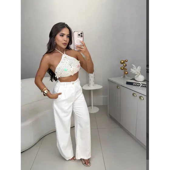 Top de Crochê Frente Única Bordado com Pedrarias e Conchas Top Cropped Crochê com Búzios e Pérolas Tendência Verão 2026