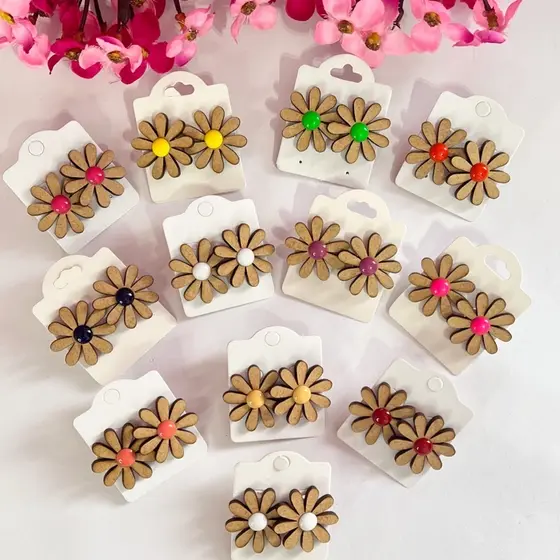 4 pares de brincos florzinhas margaridas mdf 2 em 1 femininas coloridas delicadas sortidas