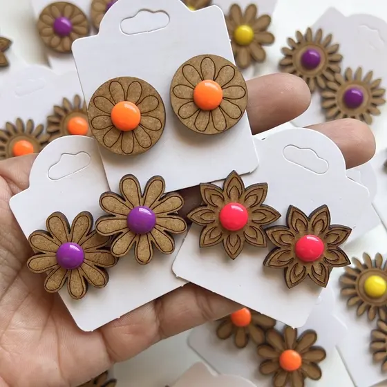 KIT 12 pares de Brincos MDF Madeira mini com Resina sortidos