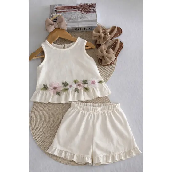 Conjunto infantil Top e short com renda de flores e babado na Barra