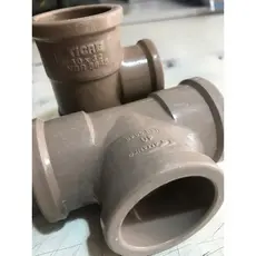 Tee dePvc marrom de 40mm (1.1/4) das marcas tigre e Amanco kit com 5 pçs por 44,50.