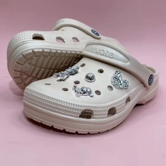 Babuche Feminina Sandália Chinelo Low Tradicional Leve e Confortável + Acessórios Pins