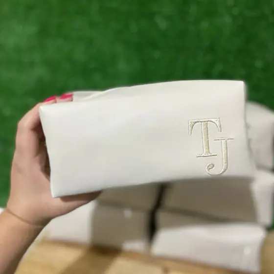 NECESSAIRE PERSONALIZADA PARA MADRINHAS💍